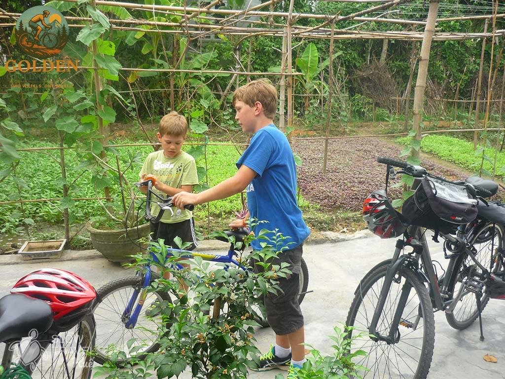 Bike to Thanh Toan Village: Half-Day Hue Countryside Bike Tour